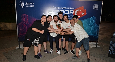 Zafer coşkusunu ‘sanal savaşla’ yaşadılar