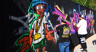 Duvarları tuvale dönüştüren şenlik