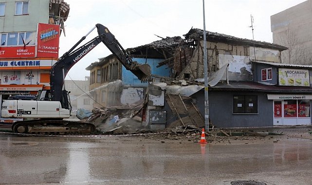 Gürsu'da kaçakla mücadelede 28 ruhsatsız yapıya yıkım