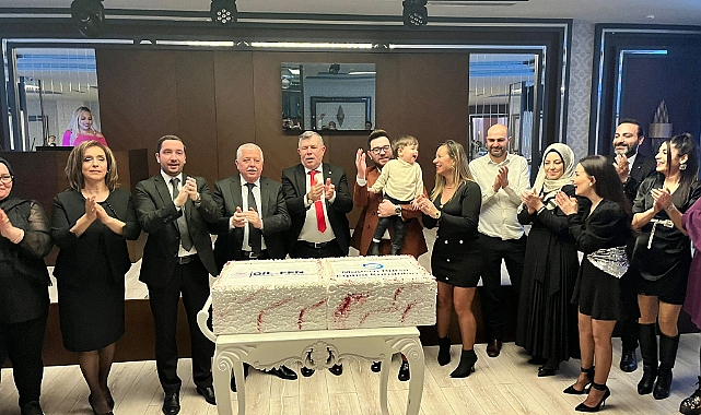 Bursa Çekirge Bil-Fen Dershanesi Okulları, Nilüfer Ramada Otelde Gerçekleşen Öğretmenler Günü Gala Gecesinde Kutlamayla Bir Araya Geldi