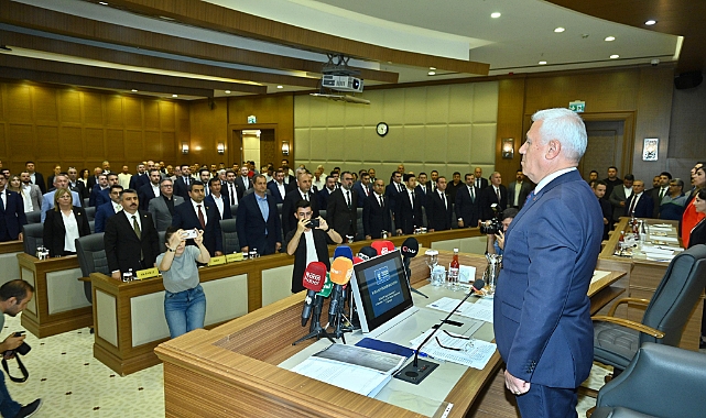 İlk meclis toplantısında su indirimi ve Türkçe tabela kararı