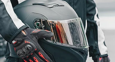 Motosiklet ve bisiklet sürücülerine eldiven ve gözlük zorunluluğu!